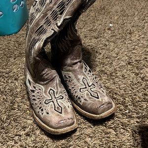 Womens cowgirl cross boots.
